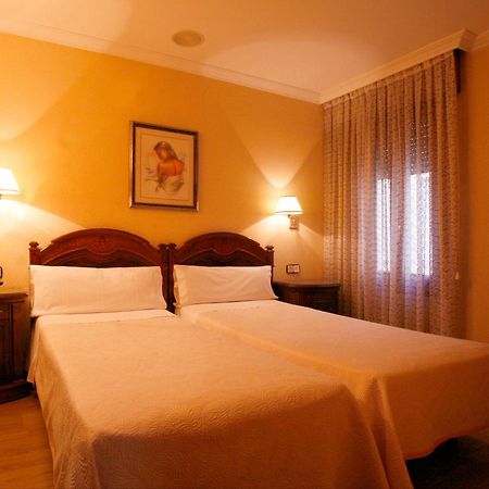 Hostal Victoria III Madrid Exterior foto