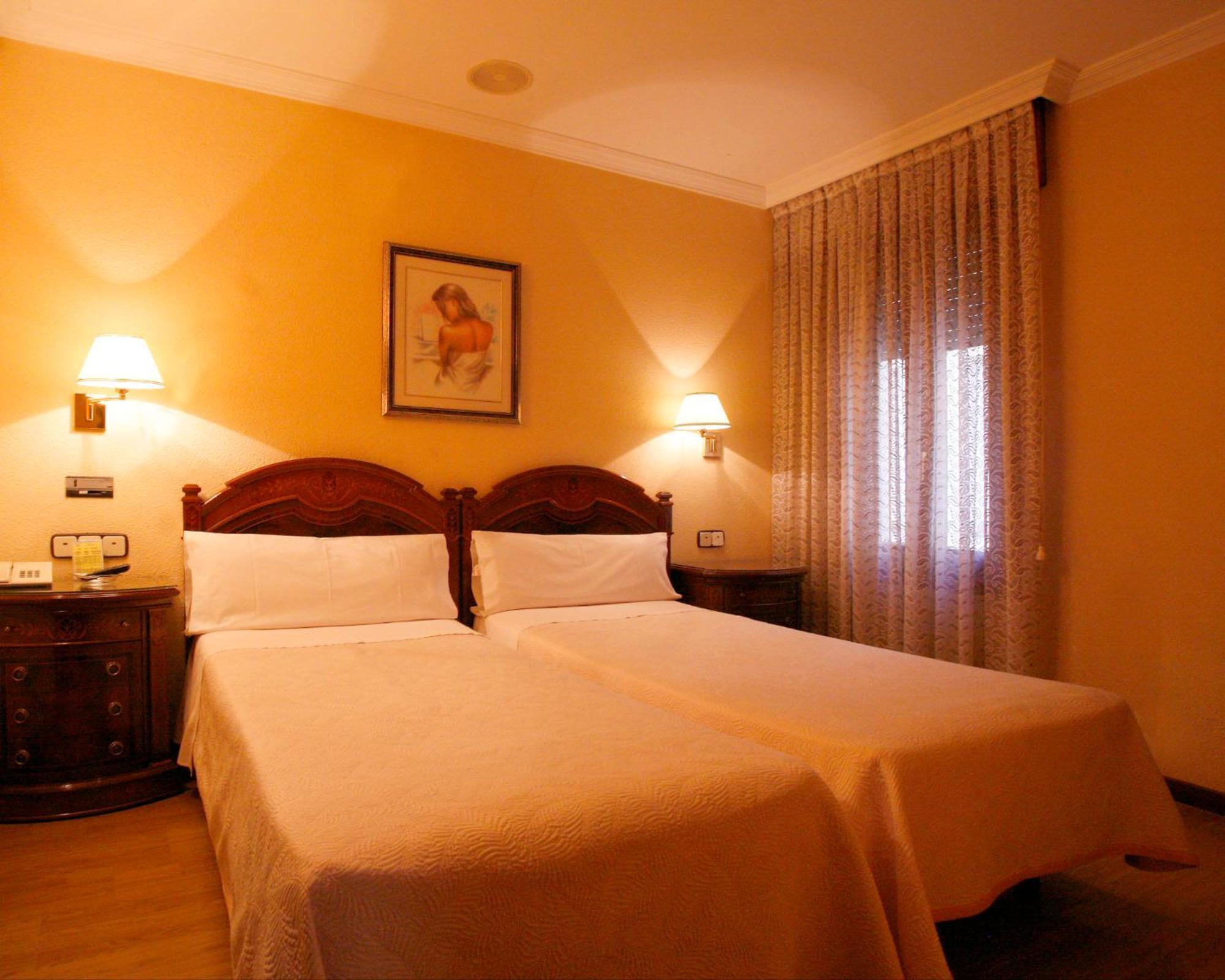 Hostal Victoria III Madrid Exterior foto