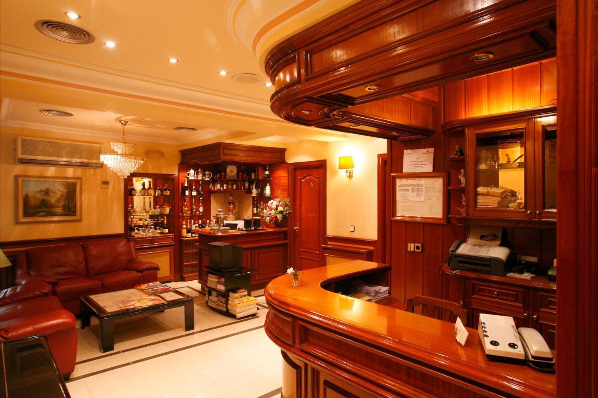 Hostal Victoria III Madrid Exterior foto