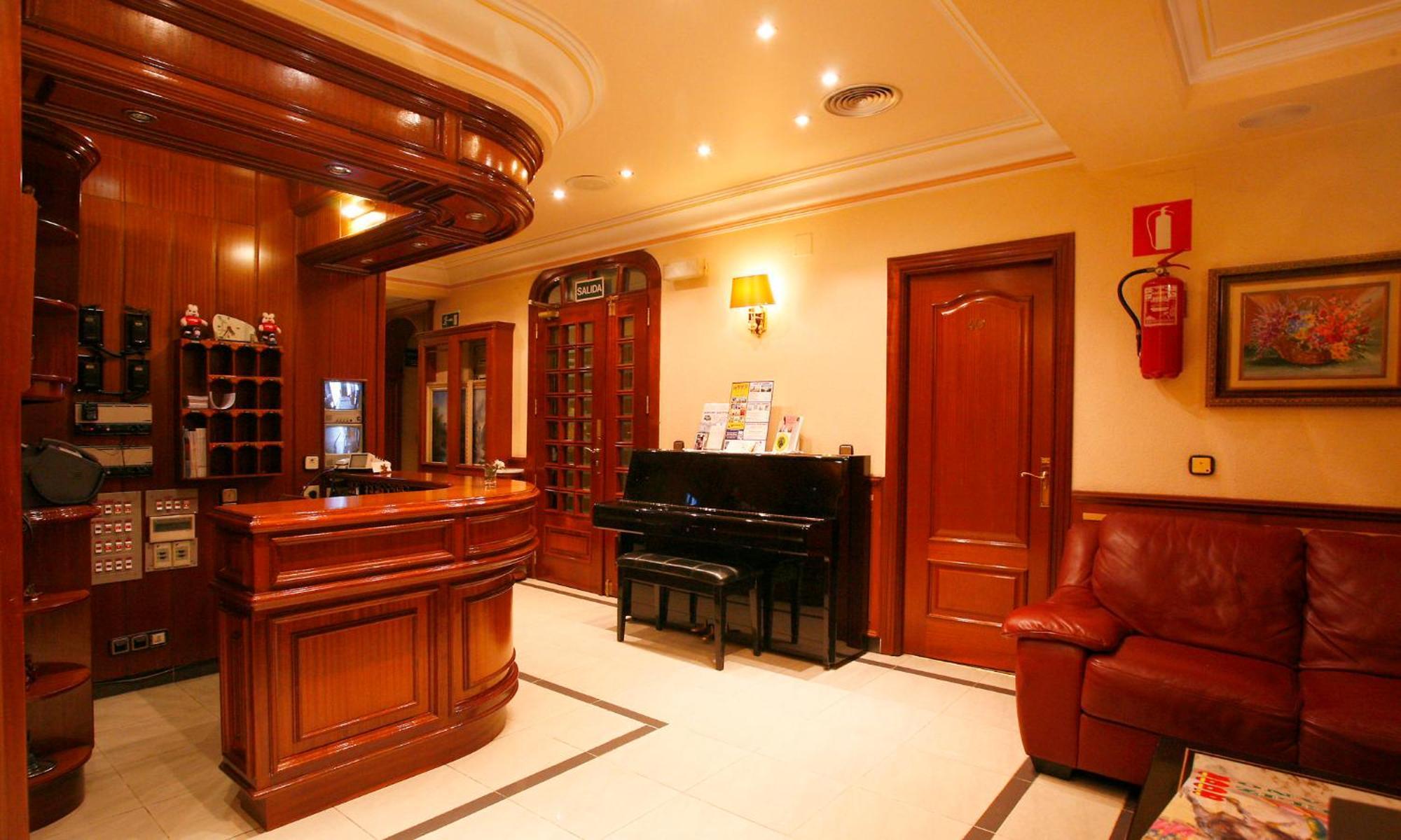 Hostal Victoria III Madrid Exterior foto