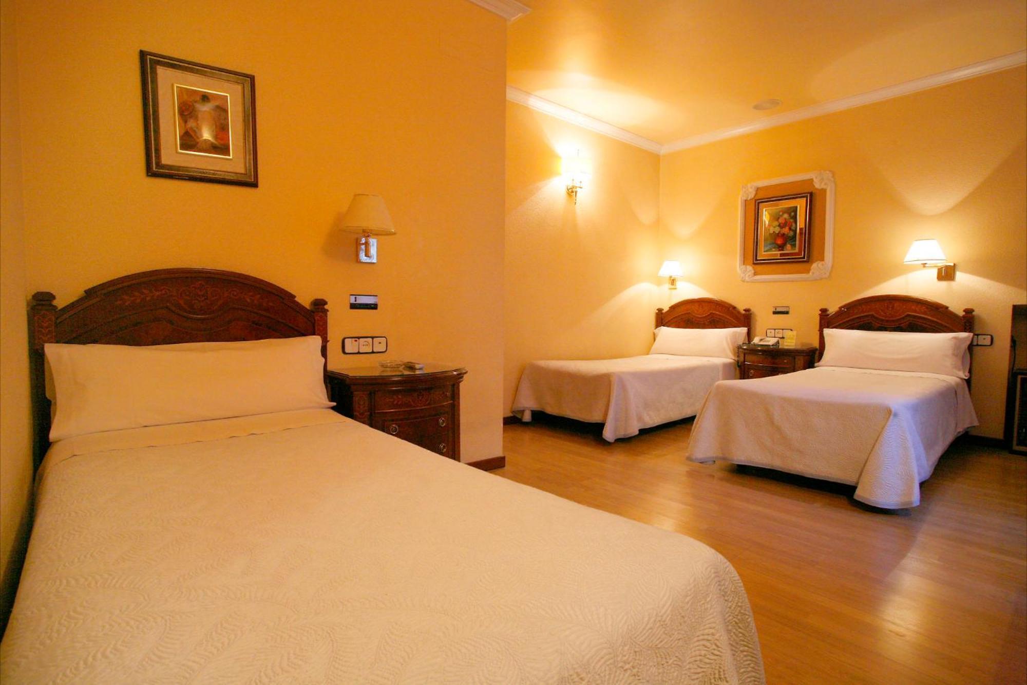 Hostal Victoria III Madrid Exterior foto